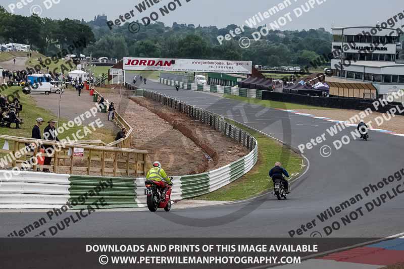 Vintage motorcycle club;eventdigitalimages;mallory park;mallory park trackday photographs;no limits trackdays;peter wileman photography;trackday digital images;trackday photos;vmcc festival 1000 bikes photographs